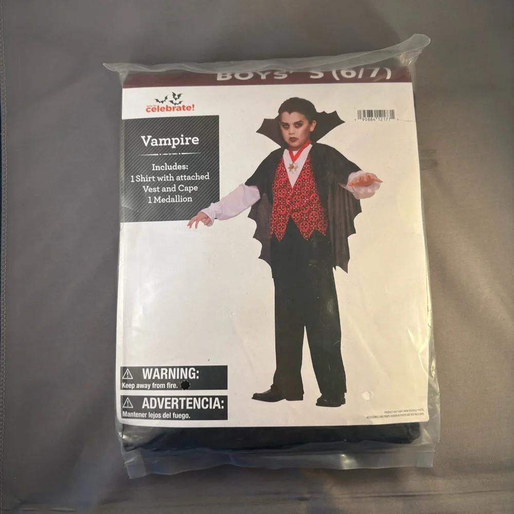 Vampire Boys Costume Size Small 6/7‎ Shirt Vest Cape Medallion New In Package
